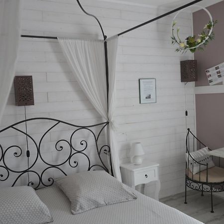 Au Coeur Du Bien Etre, Chambre D'Hotes Avec Piscine Chauffee Et Couverte, Spa, Sauna, Massages Monteaux Exteriér fotografie