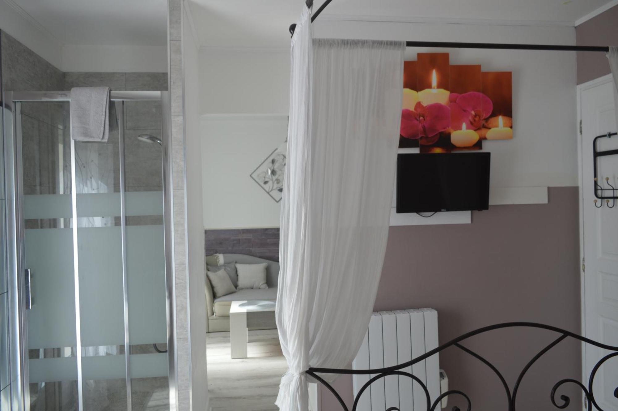 Au Coeur Du Bien Etre, Chambre D'Hotes Avec Piscine Chauffee Et Couverte, Spa, Sauna, Massages Monteaux Exteriér fotografie