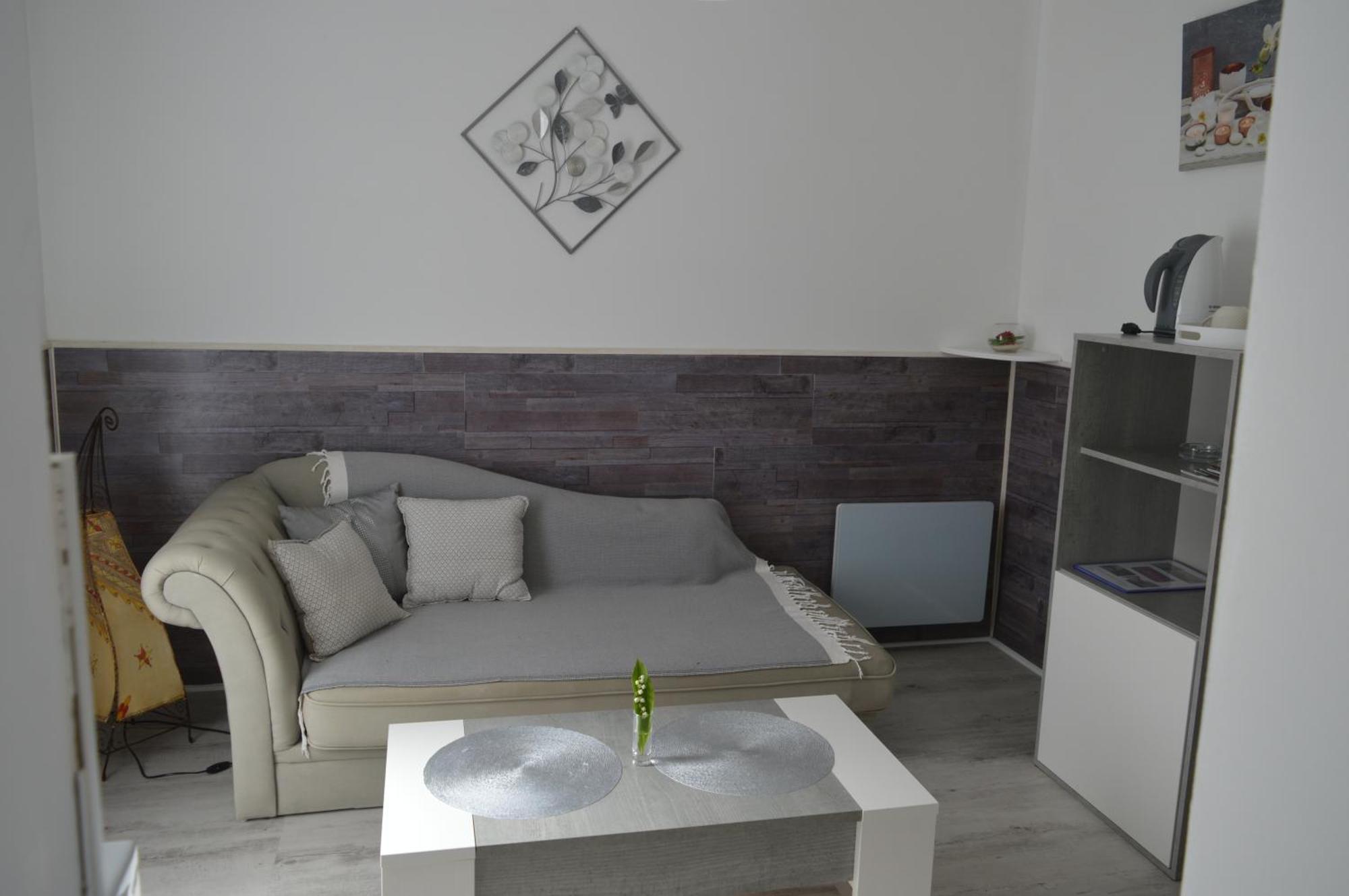 Au Coeur Du Bien Etre, Chambre D'Hotes Avec Piscine Chauffee Et Couverte, Spa, Sauna, Massages Monteaux Exteriér fotografie