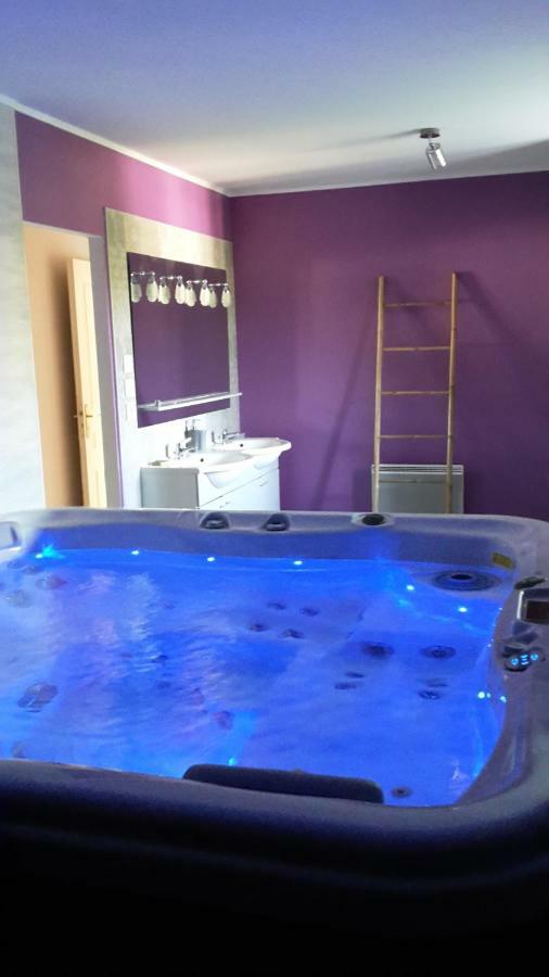 Au Coeur Du Bien Etre, Chambre D'Hotes Avec Piscine Chauffee Et Couverte, Spa, Sauna, Massages Monteaux Exteriér fotografie